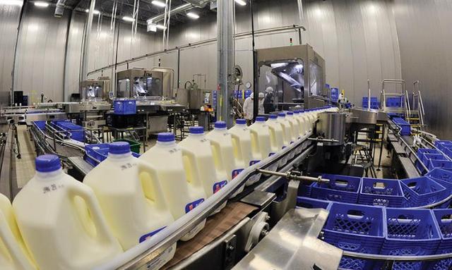 不銹鋼方管架構(gòu)在乳制品灌裝設備支架中的應用案例